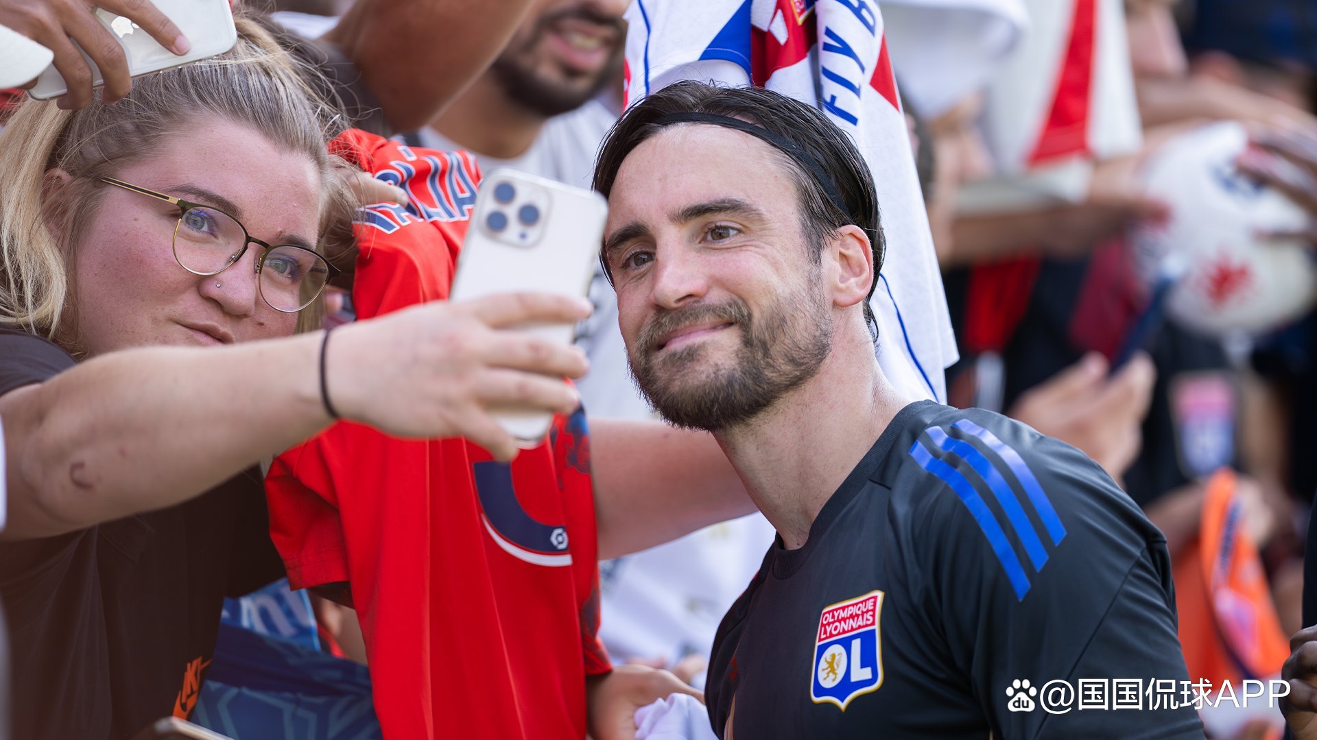 里昂今夜门线救险；志在法甲名次提升；赛场秩序良好；赛程密集仍需轮换