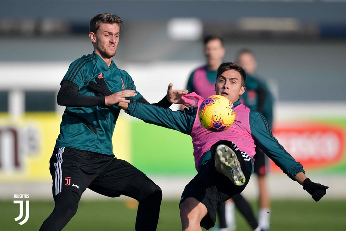 关于意甲冲刺阶段再迎强敌，尤文图斯战术微调，主帅态度——压力陡增，资深球员宣示担当的信息